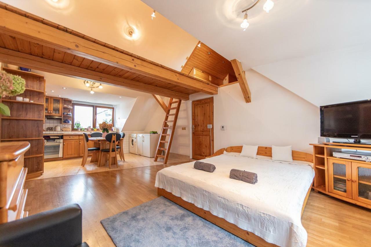Romantic Attic Retreat Bratislava Exterior photo